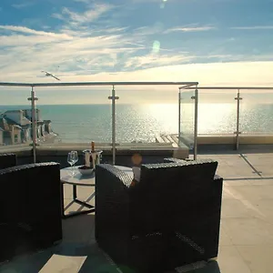 Airhost's Brighton's Diamond Escape With Sea Views شقة
